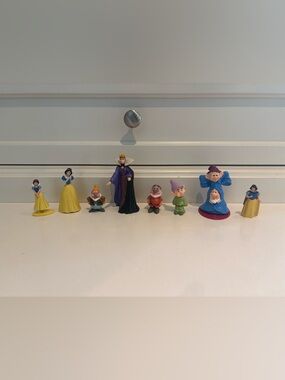Snow White Figurines Lot